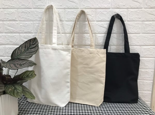 Classic Canvas Tote Bag – Minimal Everyday Design